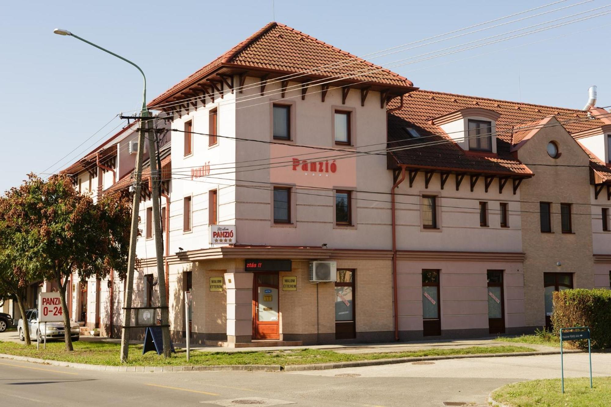 Malom Panzio Bed & Breakfast Kiskunfelegyhaza Exterior photo