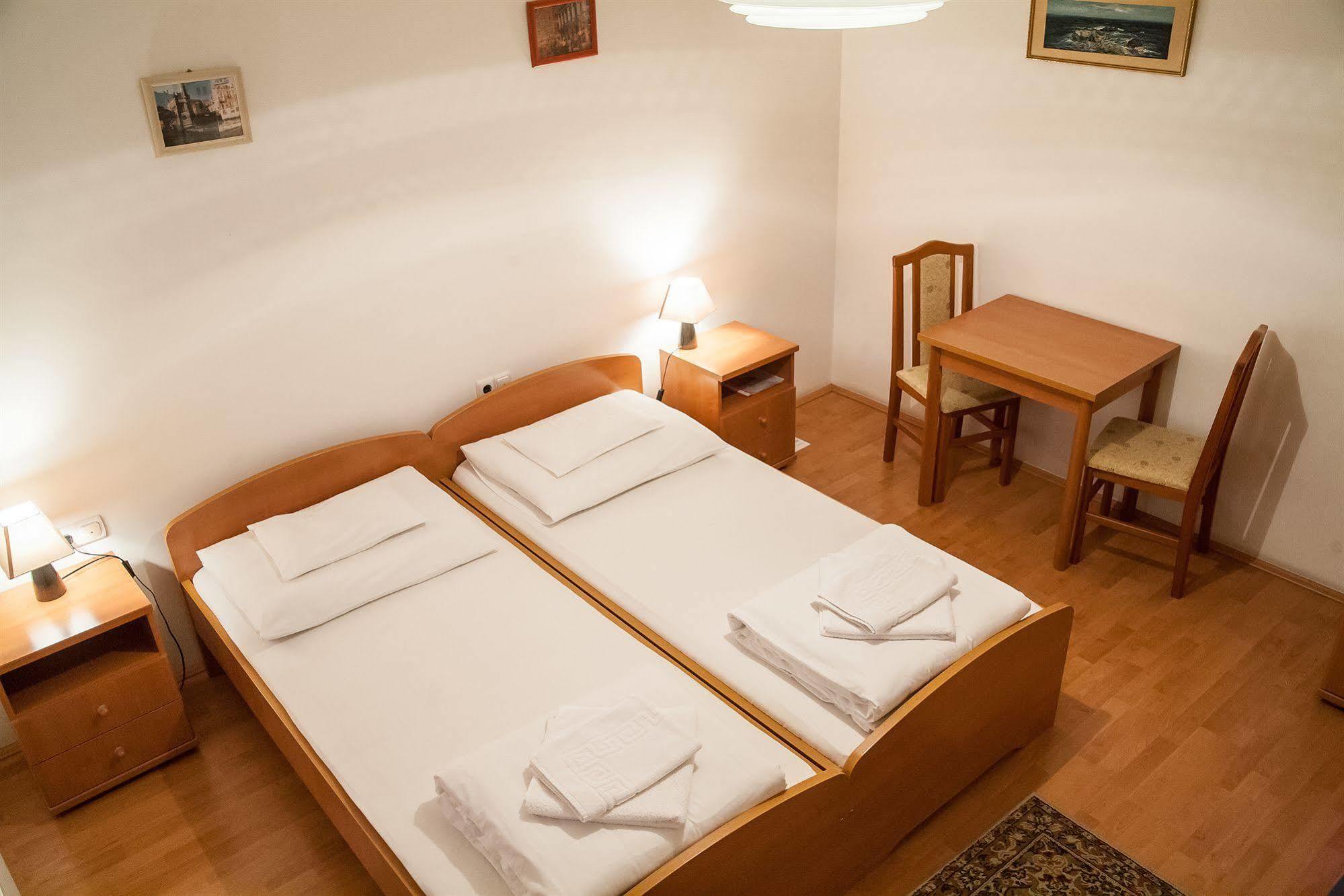 Malom Panzio Bed & Breakfast Kiskunfelegyhaza Exterior photo