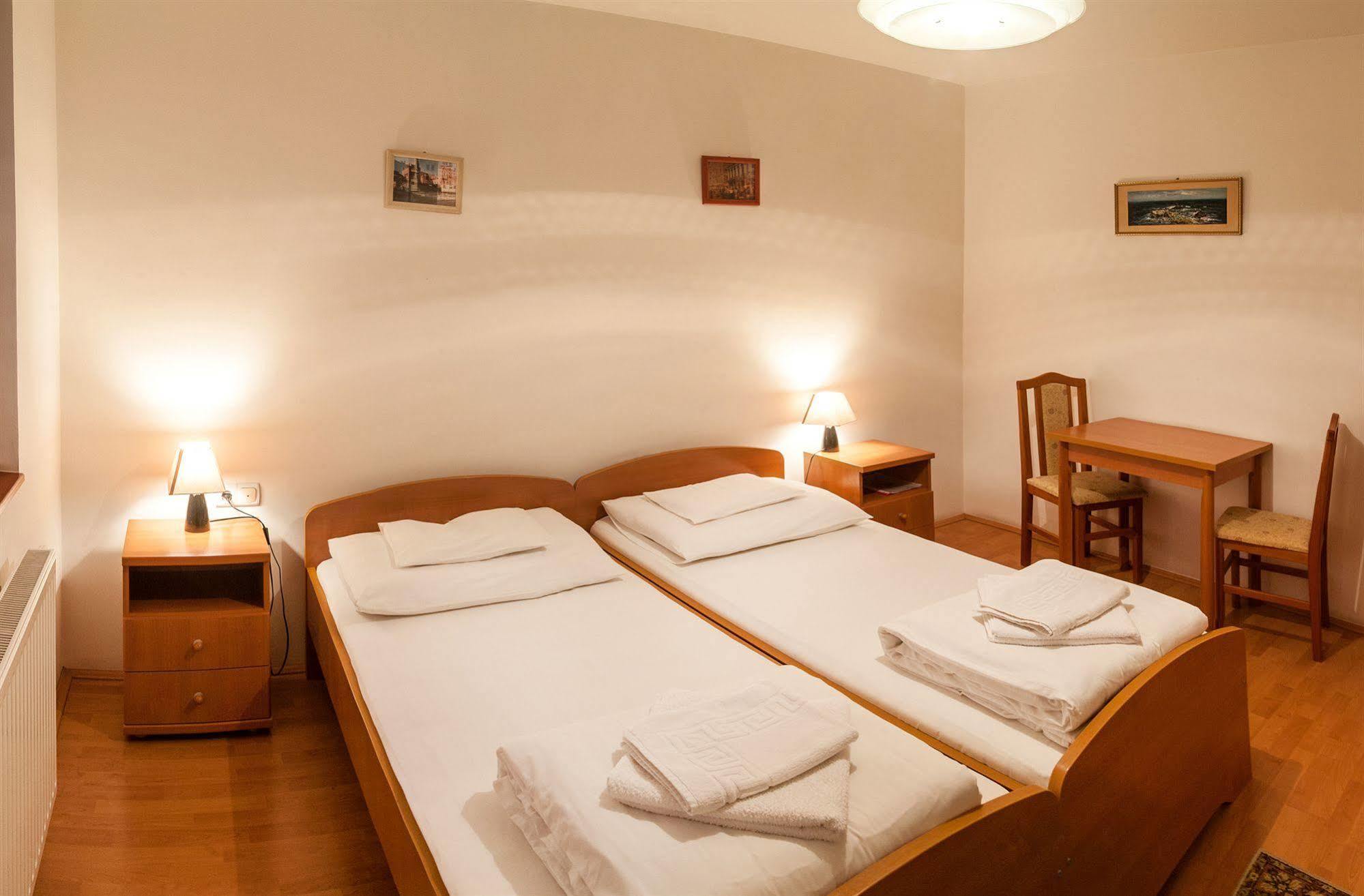Malom Panzio Bed & Breakfast Kiskunfelegyhaza Exterior photo