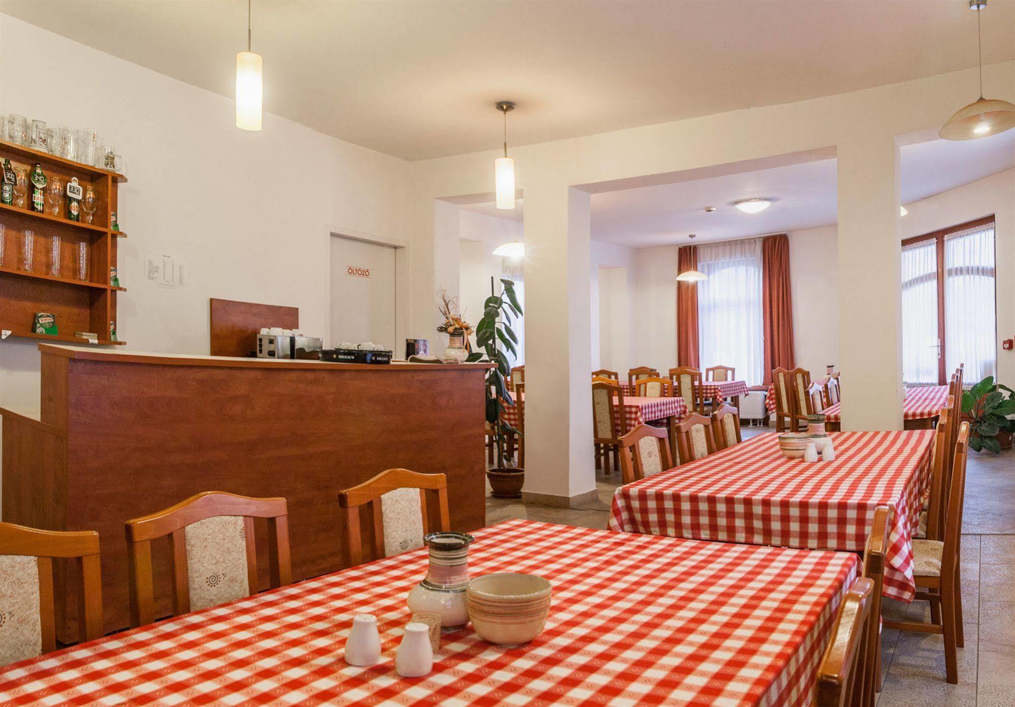 Malom Panzio Bed & Breakfast Kiskunfelegyhaza Exterior photo