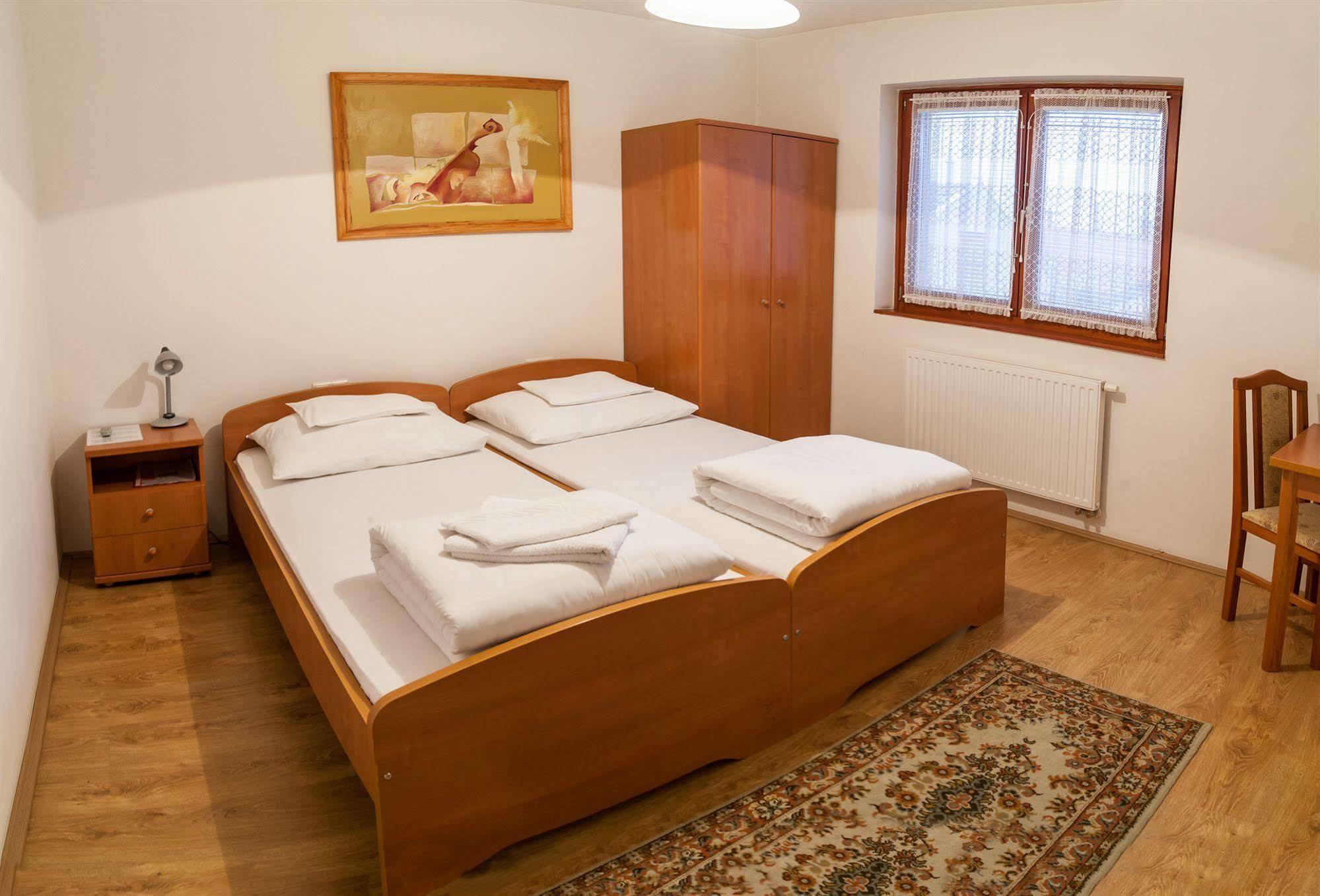 Malom Panzio Bed & Breakfast Kiskunfelegyhaza Exterior photo