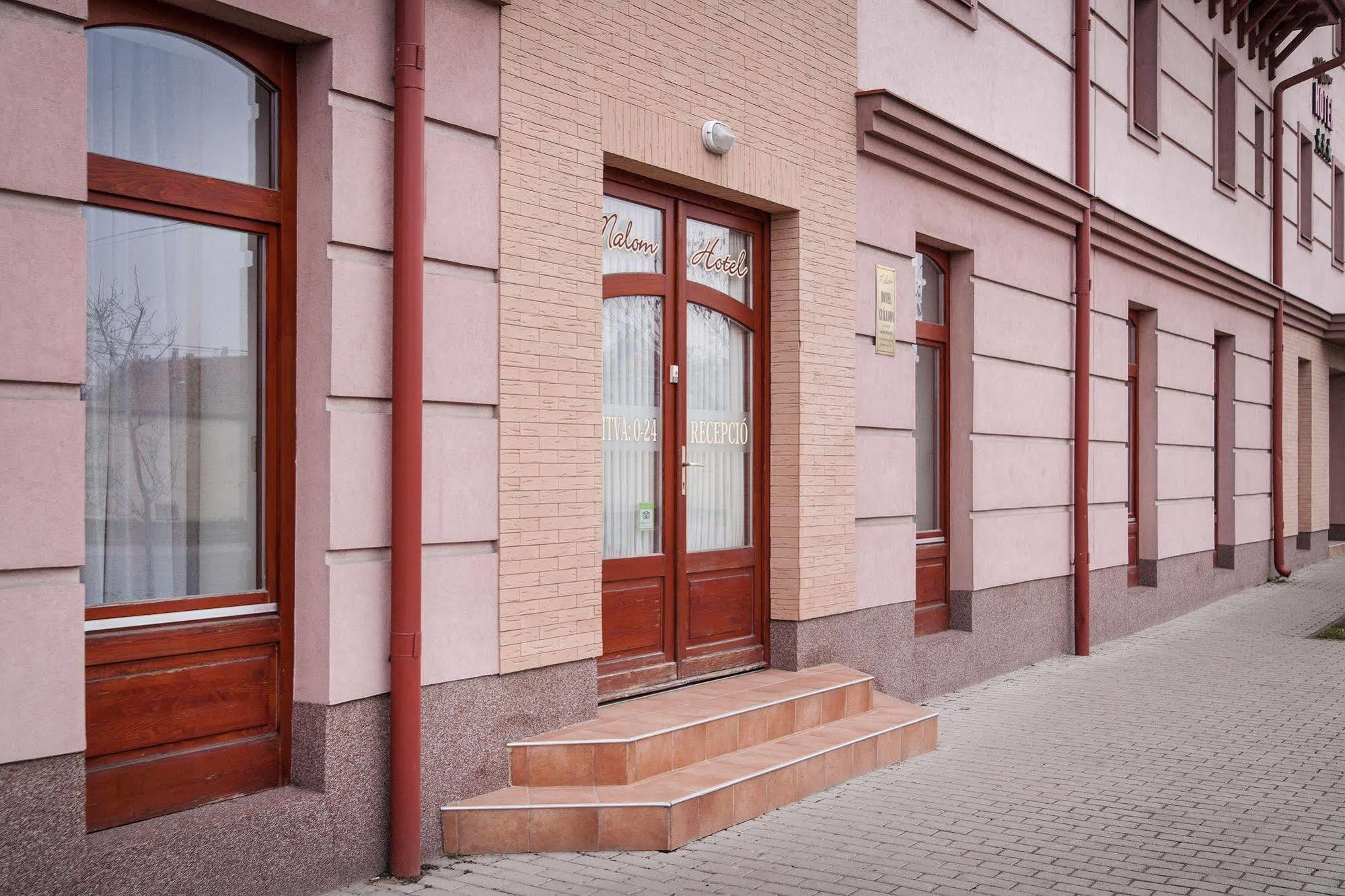 Malom Panzio Bed & Breakfast Kiskunfelegyhaza Exterior photo