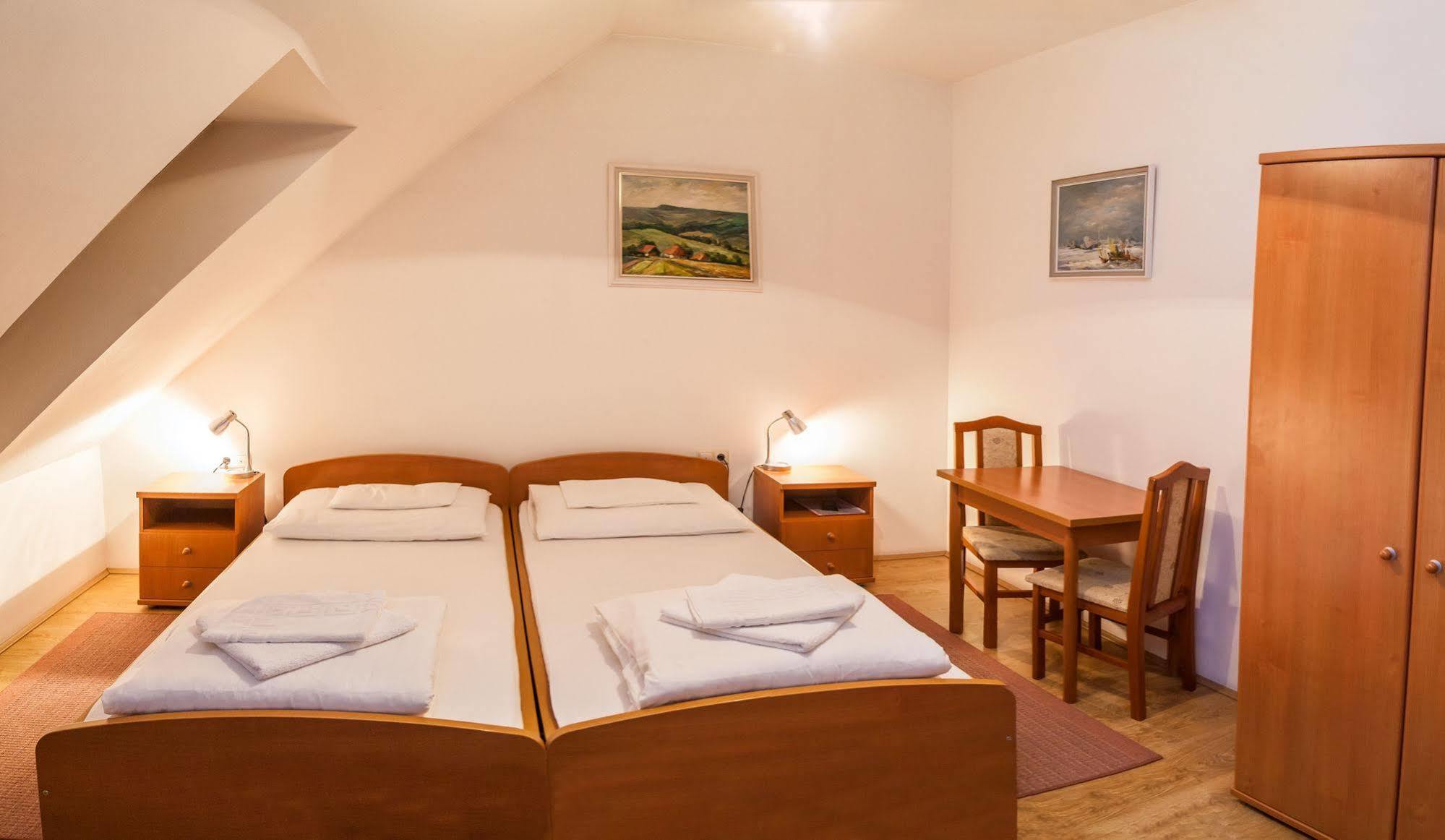 Malom Panzio Bed & Breakfast Kiskunfelegyhaza Exterior photo